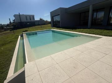 Casa · 259m² · 4 Ambientes · 3 Cocheras · Venta de Casa Al Rio 259 m² en Naudir