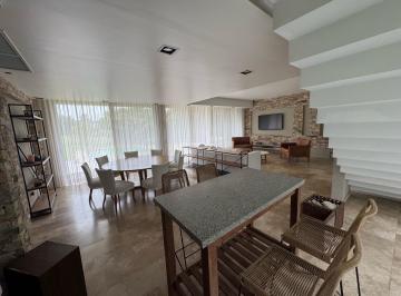 Casa · 326m² · Excelente Casa de 4 Dorm. a La Venta en Barrio Ayres de Pilar