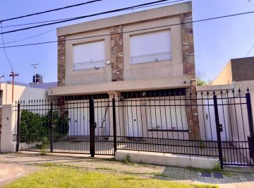Casa · 200m² · 4 Ambientes · 1 Cochera · Los Aromos 300, Baigorria, Casa 3 Dorm. + Departamento