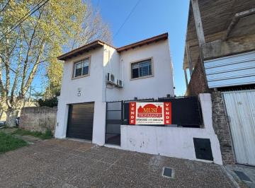 Casa · 120m² · 4 Ambientes · 1 Cochera · Hermosa Casa de 4 Ambientes en Venta - Villa Lynch