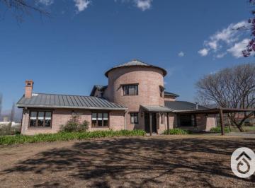 Casa de 12 ambientes, San Lorenzo · Casa en Venta C/ Cochera en Club de Campo El Tipal