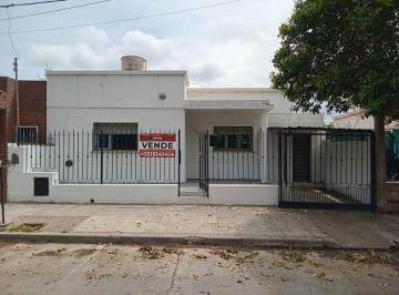 Casa · 2 Dormitorios · 1 Cochera · Casa - Altamira