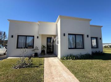 Casa · 158m² · 5 Ambientes · Casa en Venta en Santa Elisa, Pilar del Este