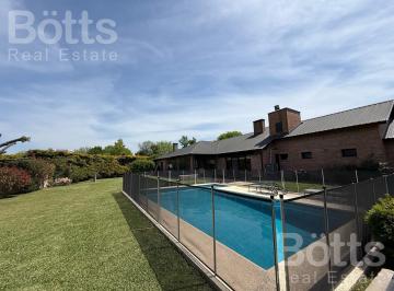 Casa · 230m² · 5 Ambientes · Casa en Venta - Los Puentes
