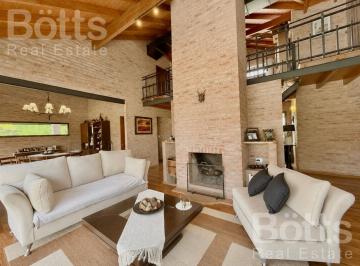 Casa · 230m² · 5 Ambientes · Casa en Venta - Los Puentes