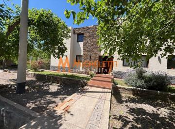 Casa · 240m² · 6 Ambientes · 3 Cocheras · Casa en Chacras de Coria (Barrio Mirador Norte) - 3 Dorm., Pileta y Jardín