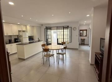 Casa · 160m² · 6 Ambientes · 1 Cochera · Casa Céntrica en Venado Tuerto Apta Crédito