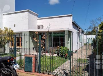 Casa · 98m² · 2 Dormitorios · 2 Cocheras · Casa en Los Hornos