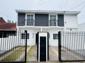PH · 90m² · 4 Ambientes · 1 Cochera · Duplex de Cuatro Ambientes Reciclado con Entrada de Auto