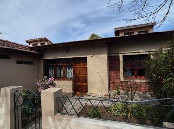 Casa · 120m² · 4 Ambientes · 2 Cocheras · Casa 4 Ambientes, Cochera y Parque en Banfield Este