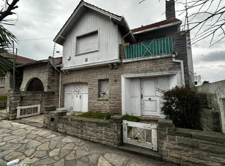 Casa · 262m² · 5 Ambientes · 1 Cochera