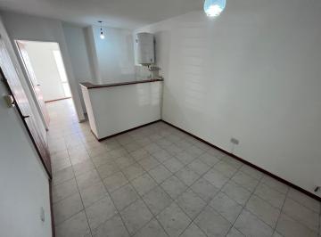 Departamento · 28m² · 3 Ambientes · Departamento en Venta de un Dormitorio Al Frente con Patio Exclusivo Al Frente - San Lorenzo 4000
