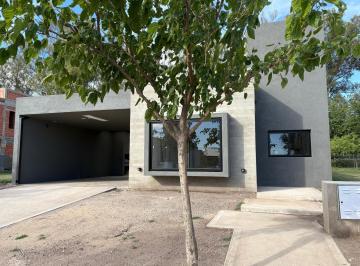 Casa · 165m² · 3 Dormitorios · 2 Cocheras · Venta Casa  a Estrenar en Una Sola Planta 3 Dorm. tejas Cuatro