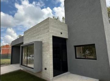 Casa · 165m² · 3 Dormitorios · 2 Cocheras · Venta Casa  a Estrenar 3 Dorm. | Financiación | tejas Cuatro