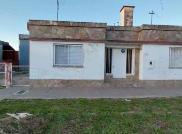 Casa de 6 ambientes, Álvarez · Casa con Galpon en Alvarez - Venta