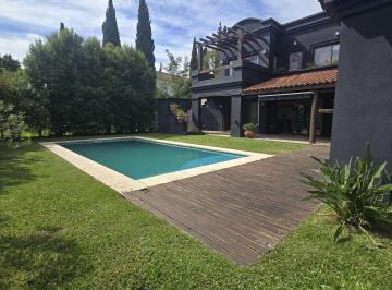 Casa · 312m² · 8 Ambientes · 2 Cocheras · Casa en La Alameda