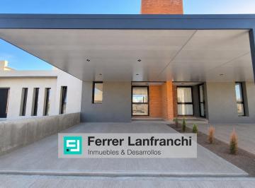Casa · 110m² · 3 Dormitorios · 2 Cocheras · Casa en Docta