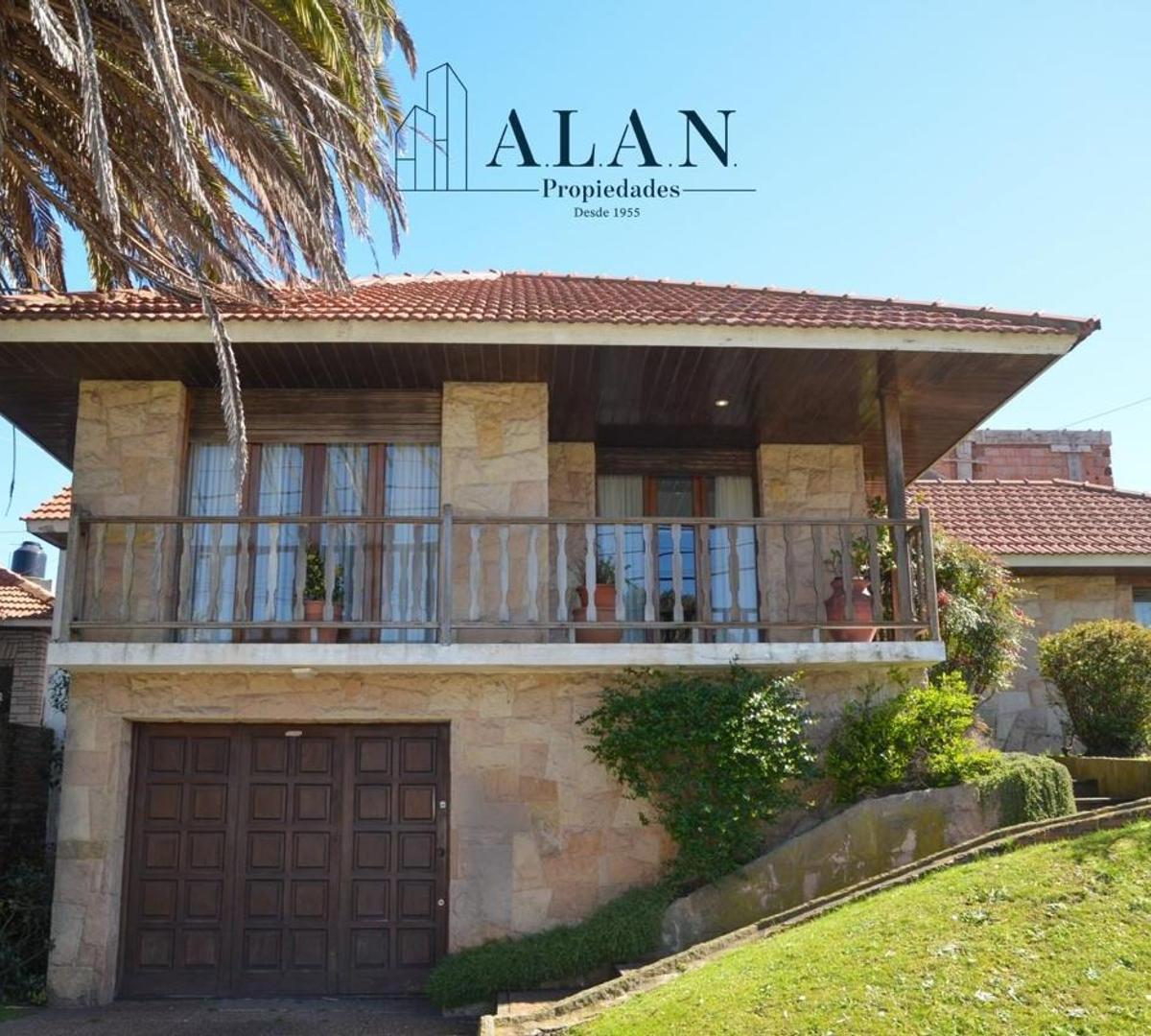 Chalet 4 amb, 174m² en San Carlos con garage y jardín
