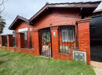 Casa de 4 ambientes, Pilar · Chalet en Venta con Frente a Calle Gúiraldes Esquina 25 de Mayo, Pilar