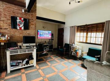 Casa de 4 ambientes, Morón · En Venta - Chalet 4 Ambientes Haedo Norte C/ Local