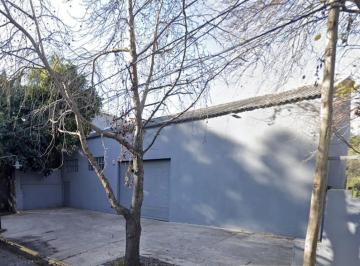 Casa · 224m² · 2 Ambientes · 6 Cocheras · Venta de Depósito en Bajo de San Isidro Para Refacción Tipo Loft Americano