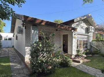 Casa · 131m² · 4 Ambientes · 4 Cocheras · Casa en Venta de Una Planta, en San Isidro