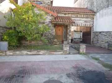 Casa · 300m² · 3 Ambientes · 2 Cocheras · Casa en Venta El Salvador Al 400 Villa Dominico