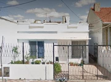Casa · 336m² · 4 Ambientes · 1 Cochera · Casa 2 Flias con Galpon en Venta Villegas 5300 Villa Dominic