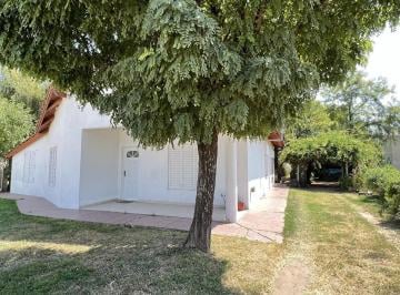 Casa · 67m² · 3 Ambientes · 1 Cochera · Casa en Roque Perez