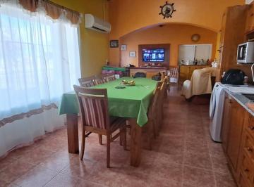 Cocina comedor casa · Casa en Venta en Centenario con un Departamento y Local Comercial