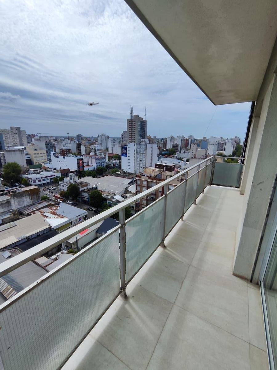 Excelente departamento 4 ambientes a la calle con cochera