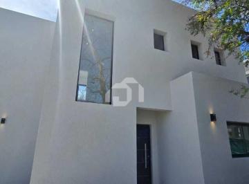 Casa · 150m² · 5 Ambientes · 2 Cocheras · Casa en Venta en Santa Elena, Pilar del Este, Pilar