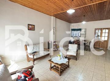 Casa · 95m² · 4 Ambientes · Casa en Venta de 4 Amb en Lanús Oeste