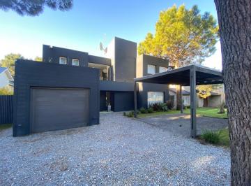 Casa · 247m² · 5 Ambientes · Casa en Venta en Barrio Residencial 1 de Costa Esmeralda