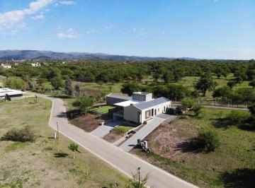 Casa · 361m² · 6 Ambientes · 4 Cocheras · Venta Casa en Estancia El Terrón | 1 Planta | Vista Plena Al Golf y a Las Sierras | 361 m² Cubiertos