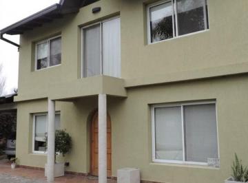 Casa · 170m² · 5 Ambientes · 5 Cocheras · Casa en Village del Parque