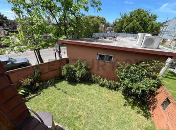 Casa · 165m² · 4 Ambientes · 1 Cochera · Venta Casa 5 Ambientes con Parrilla y Jardin Más Local Comercial Independiente - Ituzaingo