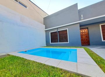 Casa · 150m² · 5 Ambientes · 2 Cocheras · Venta Casa 5 Amb Garage Piscina Jardin Lanus Oeste