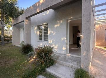 Casa · 240m² · 5 Ambientes · Venta de Casa en Arguello - 2 Dorm.