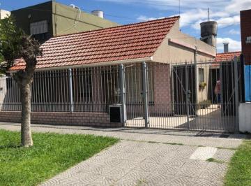 Casa de 4 ambientes, Lomas de Zamora · Casa en Venta C/ Cochera en Lomas de Zamora