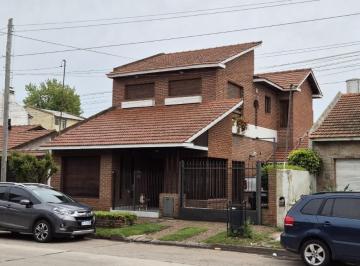 Casa · 253m² · 5 Ambientes · 4 Cocheras · Casa en San José