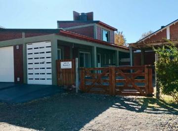 Casa · 65m² · 2 Ambientes · 1 Cochera · Quincho de Fin de Semana en Villa Chocon