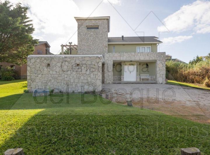 Casa · 244m² · 5 Ambientes