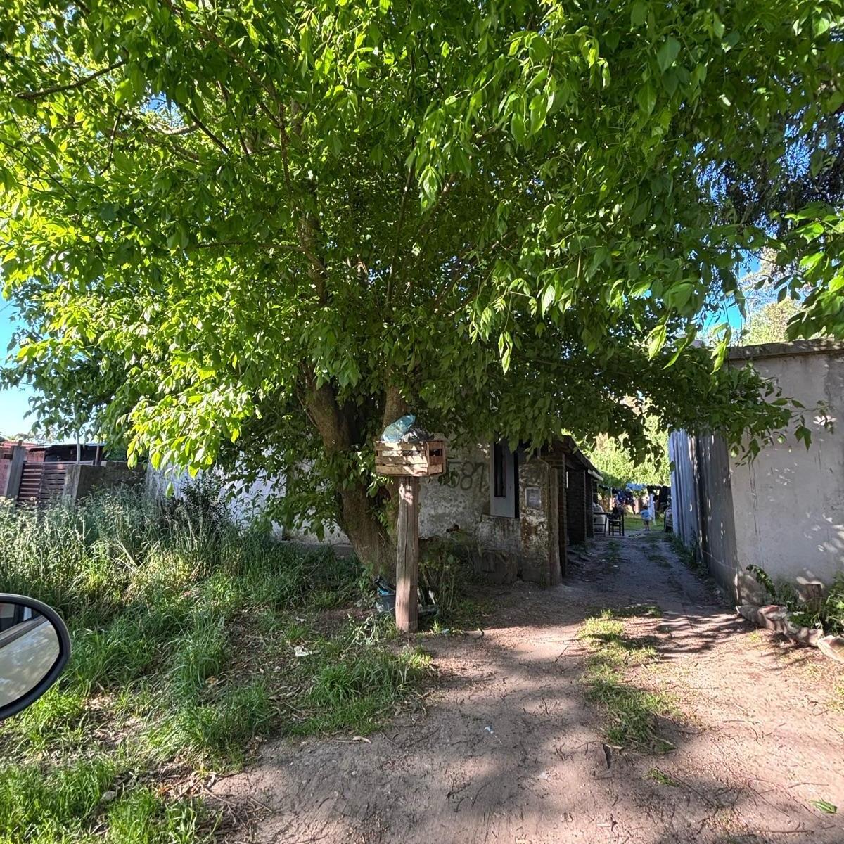Venta en block: 2 galpones + 3 deptos u oficinas de 2Amb. *A 5 cuadras del mar. *lote: 2 parcelas de (12x 35) c/u superficie total 840M2.