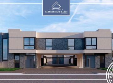 Casa · 111m² · 4 Ambientes · 2 Cocheras · Housing - Tres Dorm. - Docta
