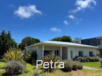 Casa · 150m² · 5 Ambientes · 2 Cocheras · Casa en Venta en Costa Esmeralda