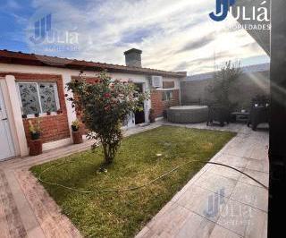 Casa · 110m² · 3 Ambientes · 2 Cocheras · Venta Casa 2 Dorm. con Quincho Zona Oeste de Neuquen