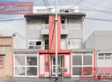 Departamento · 40m² · 2 Ambientes · Excelente Dto 2 Amb. con Balcon Terraza con Parrilla.