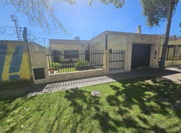Casa · 145m² · 7 Ambientes · 2 Cocheras · Casa 3 Dorm. con Patio