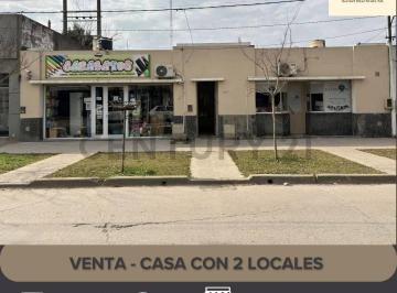 Casa · Casa en Venta con Dos Locales en Verónica